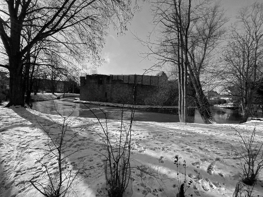 Erneuerung des Bühnenbereichs mit Bühnendach in der Wasserburg Bad Vilbel - Berthold Scharrer Architektur