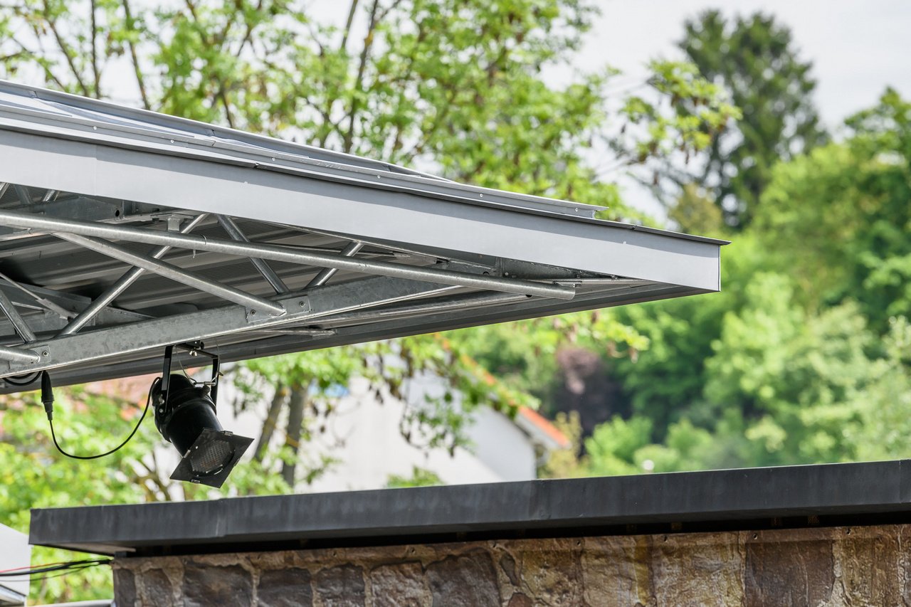 Erneuerung des Bühnenbereichs mit Bühnendach in der Wasserburg Bad Vilbel - Berthold Scharrer Architektur