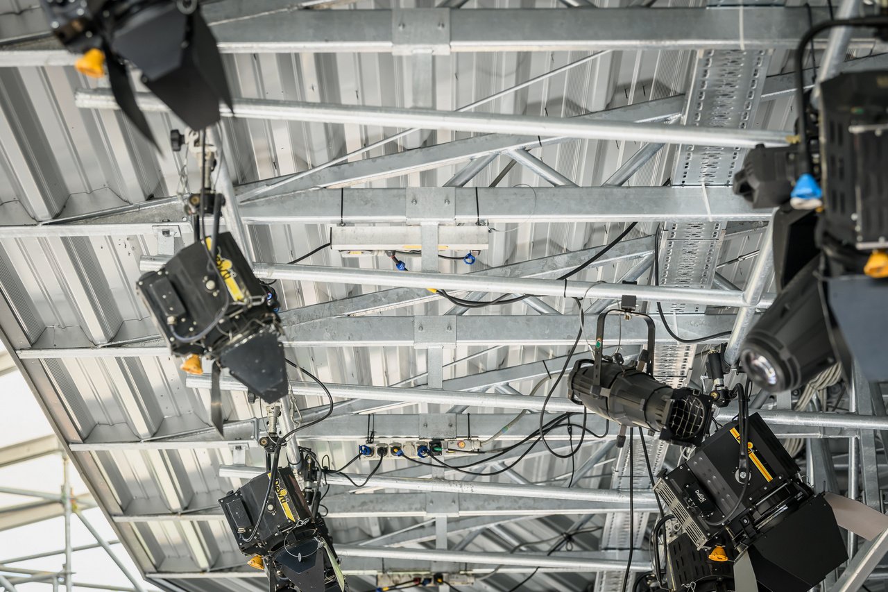 Erneuerung des Bühnenbereichs mit Bühnendach in der Wasserburg Bad Vilbel - Berthold Scharrer Architektur