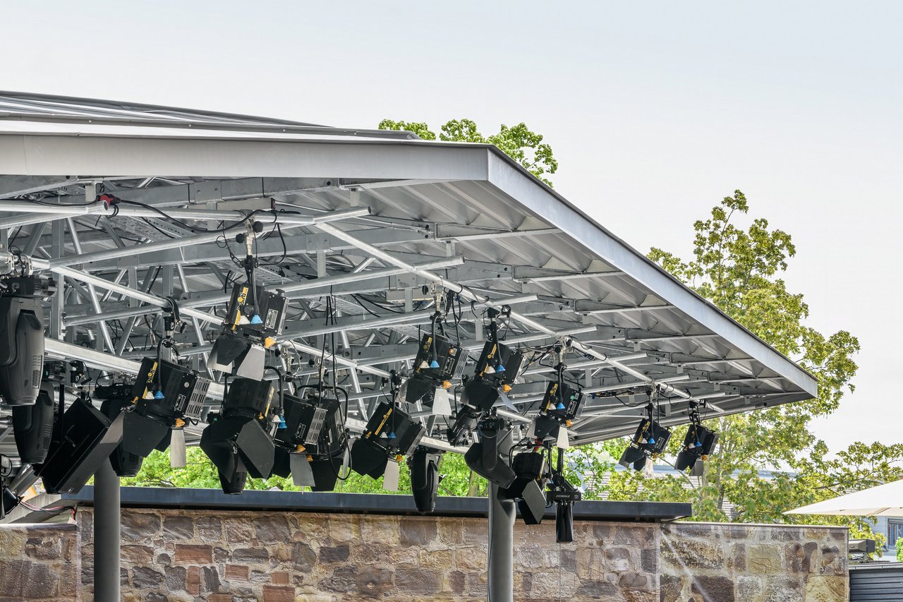 Erneuerung des Bühnenbereichs mit Bühnendach in der Wasserburg Bad Vilbel - Berthold Scharrer Architektur