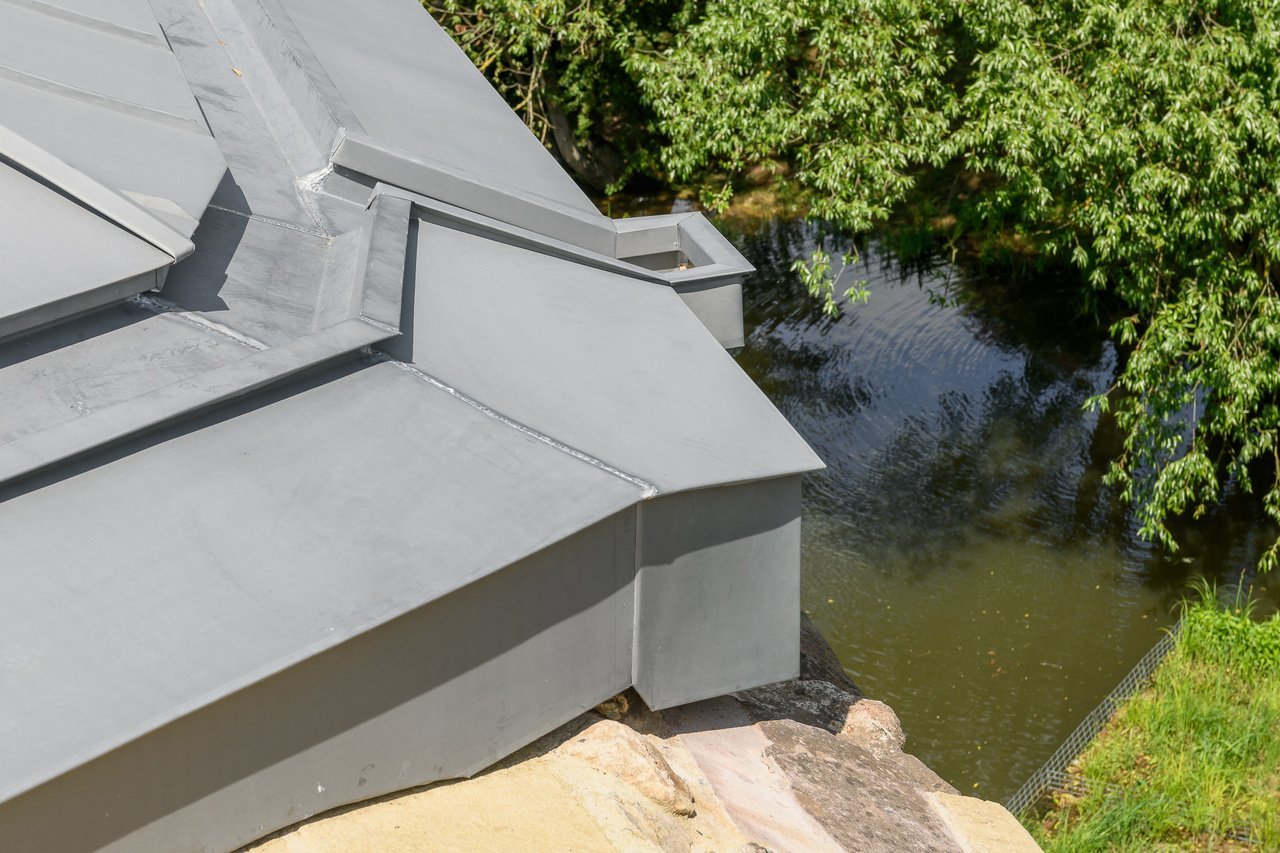Erneuerung des Bühnenbereichs mit Bühnendach in der Wasserburg Bad Vilbel - Berthold Scharrer Architektur